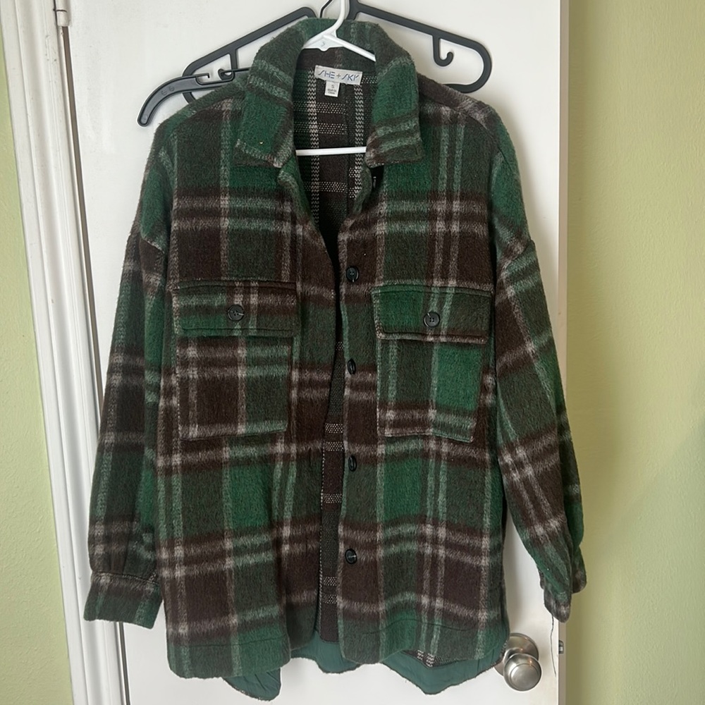 Beautiful green plaid Shacket. Never worn. Perfect for winter